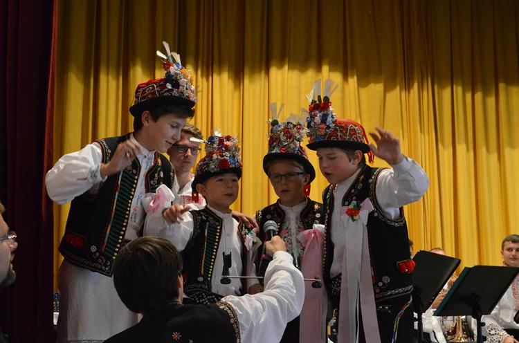 Třináct párů krojovaných se postaralo o II. Svatováclavské dětské hody. Foto: Jana Rozková. 