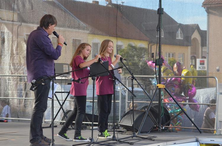 Předskokany Burčákových slavností byli tanečníci všech věkových kategorií. Foto: Jana Rozková. 