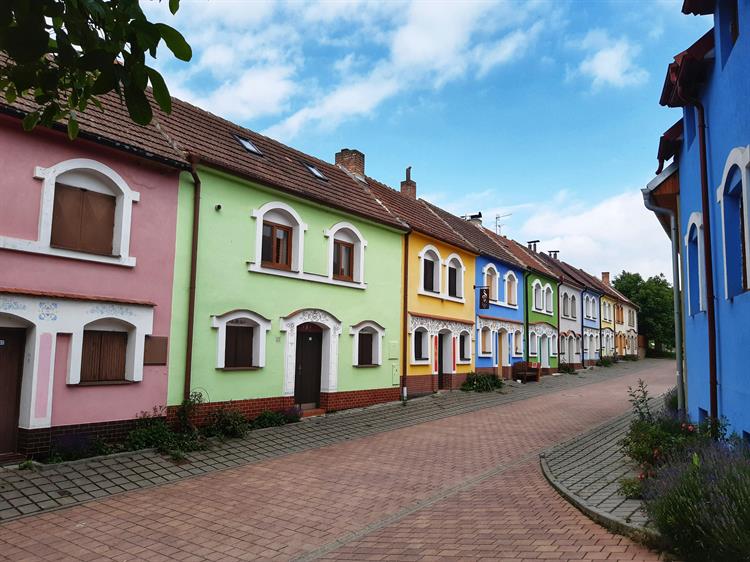 Nechory, to je vesnička tvořená pouze vinnými sklepy, vytvářející ráz malé obce se svým náměstíčkem a přiléhajícími uličkami. Patří k obci Prušánky v regionu Podluží na jižní Moravě.